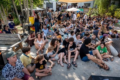 פאב קהילתי המפלצת